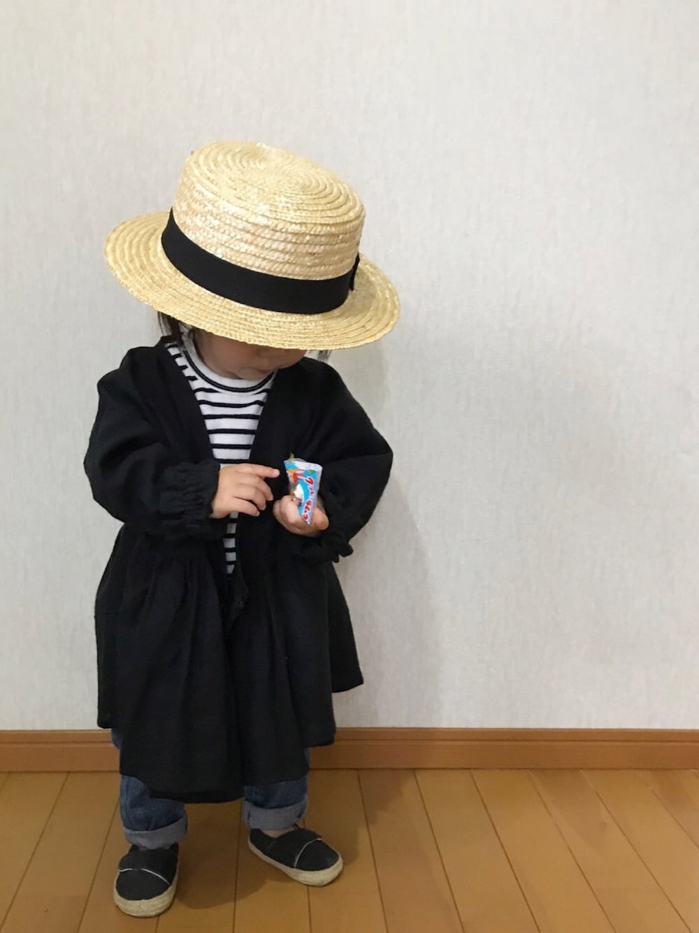 「女の子コーデ、カンカン帽、カシュクール、カシュクールワンピース、ボーダートップス、エスパドリーユ、春夏コーデ、ハンドメイド、hokkoriko、1歳」｜「petit mainのジャンパースカートセット（ジャンパースカート、ブルー系）」を使った、RuRu..☺︎さん（キッズ・100cm）の春コーディネートの1枚目の写真