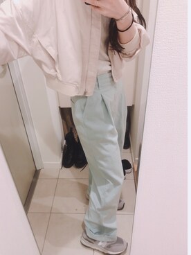 「SOMETHING（サムシング）のSOMETHING/別注TUCK WIDE JULIAN（デニムパンツ、ブルー系）」を使った、Sakurako Kitazakiさん（レディース・160cm）の春コーディネート