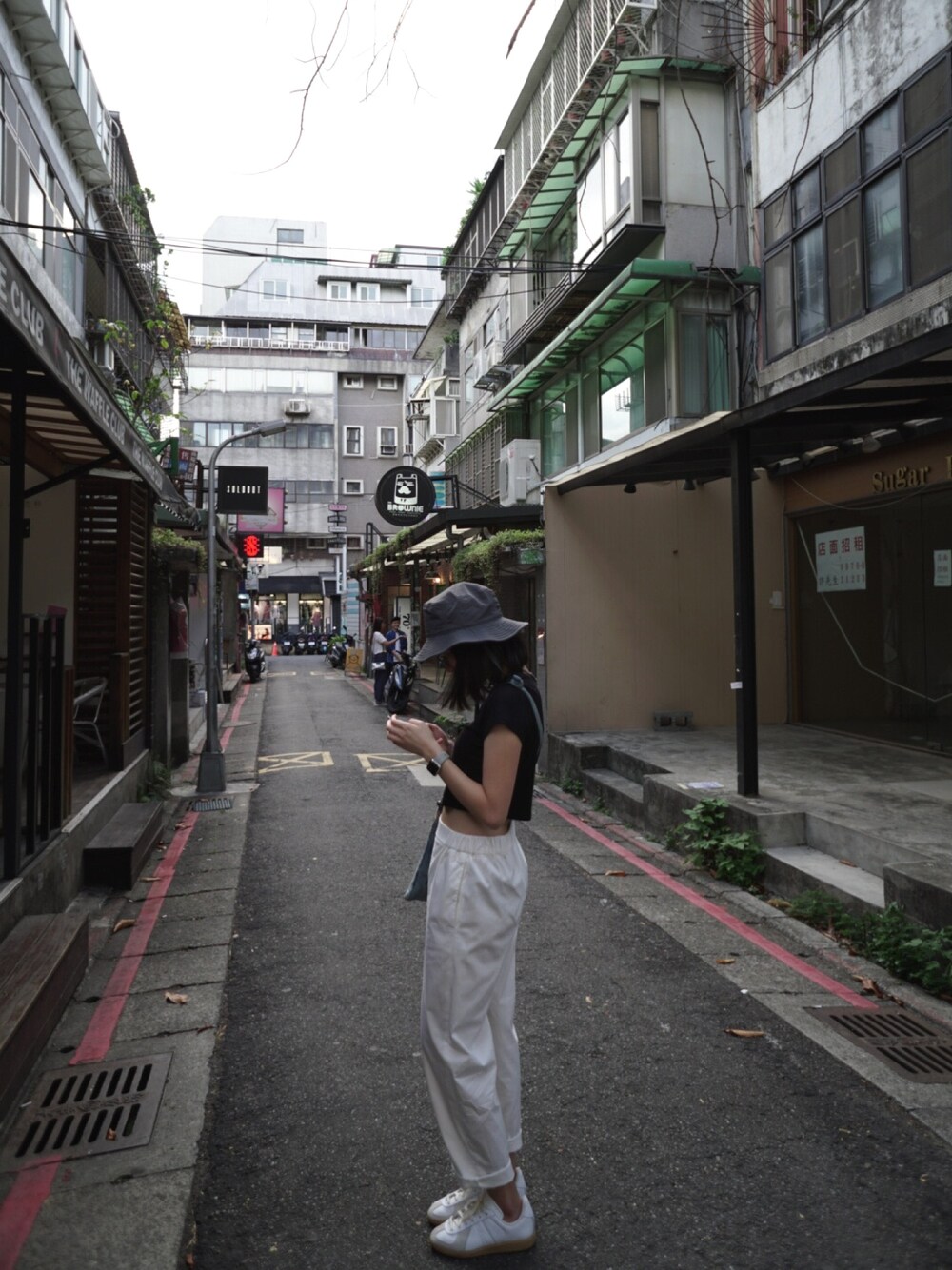 「summer、TAIPEI、Taiwan、black and white、travel」｜「patagoniaのアイテム（ハット、グレー系）」を使った、WMWMさん（レディース・163cm）の夏コーディネートの1枚目の写真