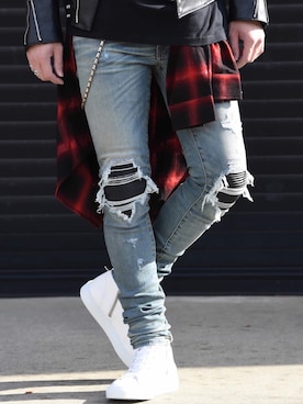 AMIRI(アミリ)のデニムパンツ(レッド系)を使った人気ファッション AMIRI(アミリ)のデニムパンツ(レッド系)を使った人気ファッション