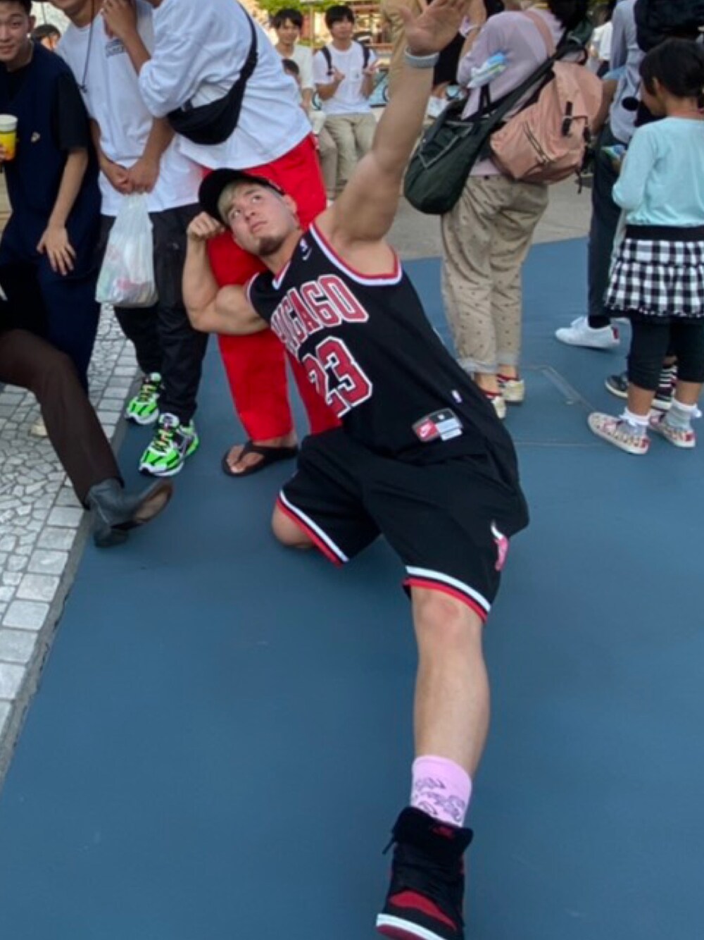 「黒、スポーツ、ootd、ストリート、モード、モードストリート、ラグジュアリーストリート、mondays」｜「よくわからんのアイテム（パンツ、ブラック系）」を使った、おやまこうたさん（メンズ・175cm）の秋コーディネートの1枚目の写真