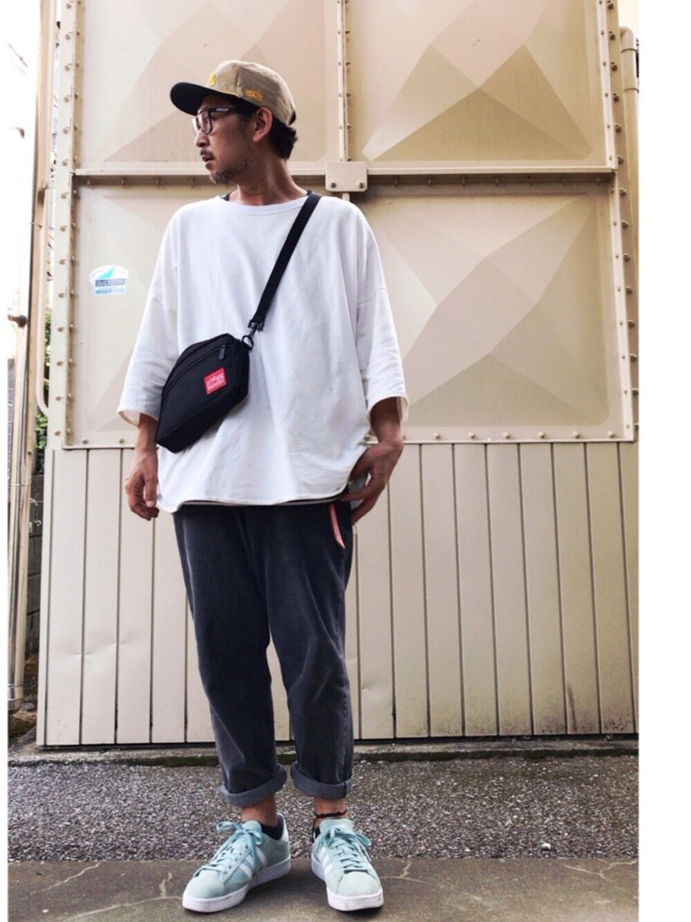 「ビッグT、バギーパンツ、キャンパス、七分袖、ルーズシルエット、アウトドアスタイル」｜「CIAOPANICの7.5OZcutoffsweat（Tシャツ/カットソー、ホワイト系）」を使った、さきさんさん（メンズ・173cm）の夏コーディネートの1枚目の写真