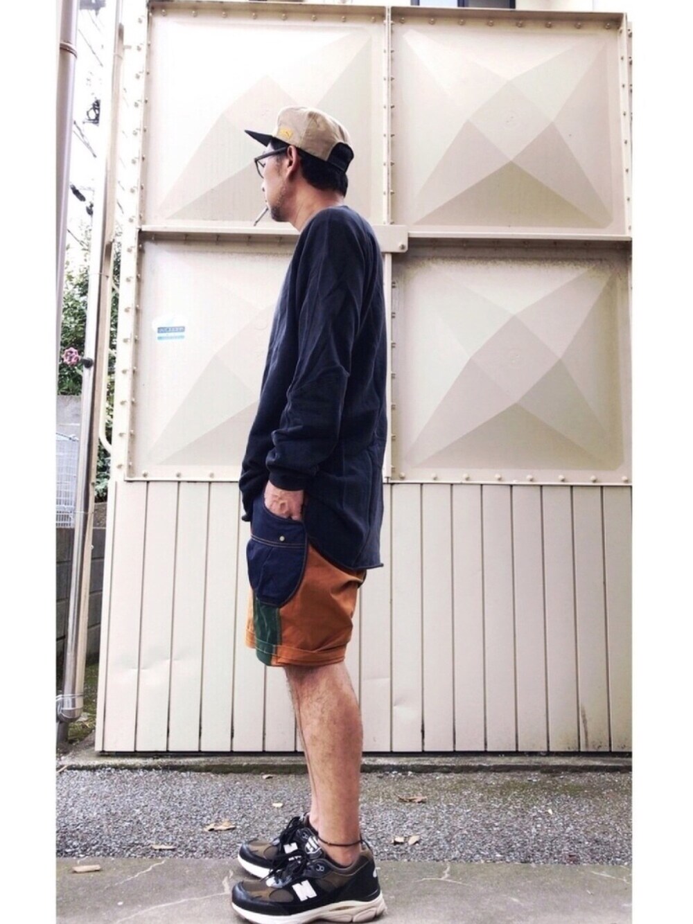 「スウェット、ショートパンツ、スニーカー、キャップ、秋服、オシャレパッソ、アウトドアスタイル」｜「Gramicciの◇GRAMICCI / グラミチ TALECUT SWEAT（スウェット、ブラック系）」を使った、さきさんさん（メンズ・173cm）の秋コーディネートの1枚目の写真