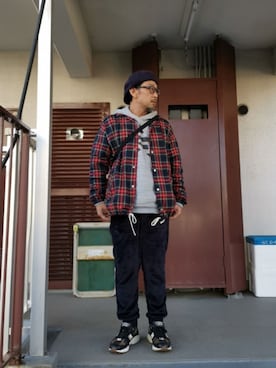 「CONVERSE TOKYO（コンバーストウキョウ）のアイテム（パーカー）」を使った、さきさんさん（メンズ・173cm）の冬コーディネート