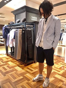 「TAKEO KIKUCHI（タケオキクチ）のアイテム（その他アウター）」を使った、荒井さん（メンズ・186cm）の春コーディネート