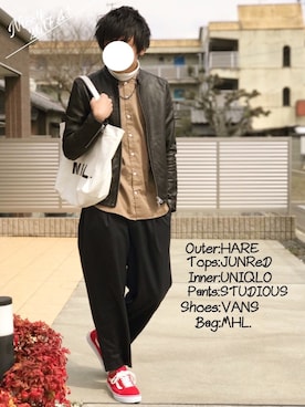 「STUDIOUS（ステュディオス）のアイテム（スラックス）」を使った、にっしーさん（メンズ・180cm）の春コーディネート