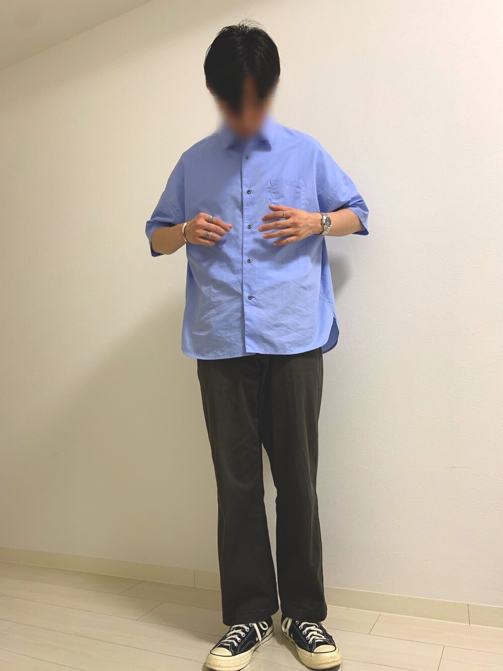 「夏コーデ、シャツスタイル、シンプルコーデ、スニーカー、さわやか男子になりたい、シャツ好き集まれ、ゆったりコーデ」｜「SLICKのコットンテンセルドロップショルダーシャツ（シャツ/ブラウス、ブルー系）」を使った、ざっちさん（メンズ・173cm）の夏コーディネートの1枚目の写真