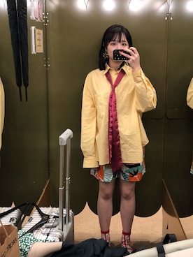 「MONKI（モンキ）のアイテム（カーゴパンツ）」を使った、小鹅总さん（レディース・165cm）の春コーディネート