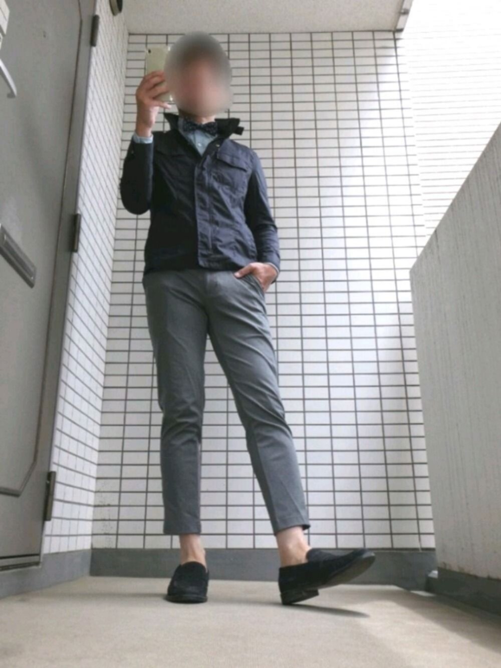 「カジュアル、オトナカジュアル、蝶ネクタイ、ボウタイ、タイドアップ、デニムシャツ、きれいめカジュアル、UNIQLO、青フェス2018」｜「ADPOSIONのドット　ボウタイ（蝶ネクタイ、ブルー系）」を使った、Leonさん（メンズ・177cm）の春コーディネートの1枚目の写真
