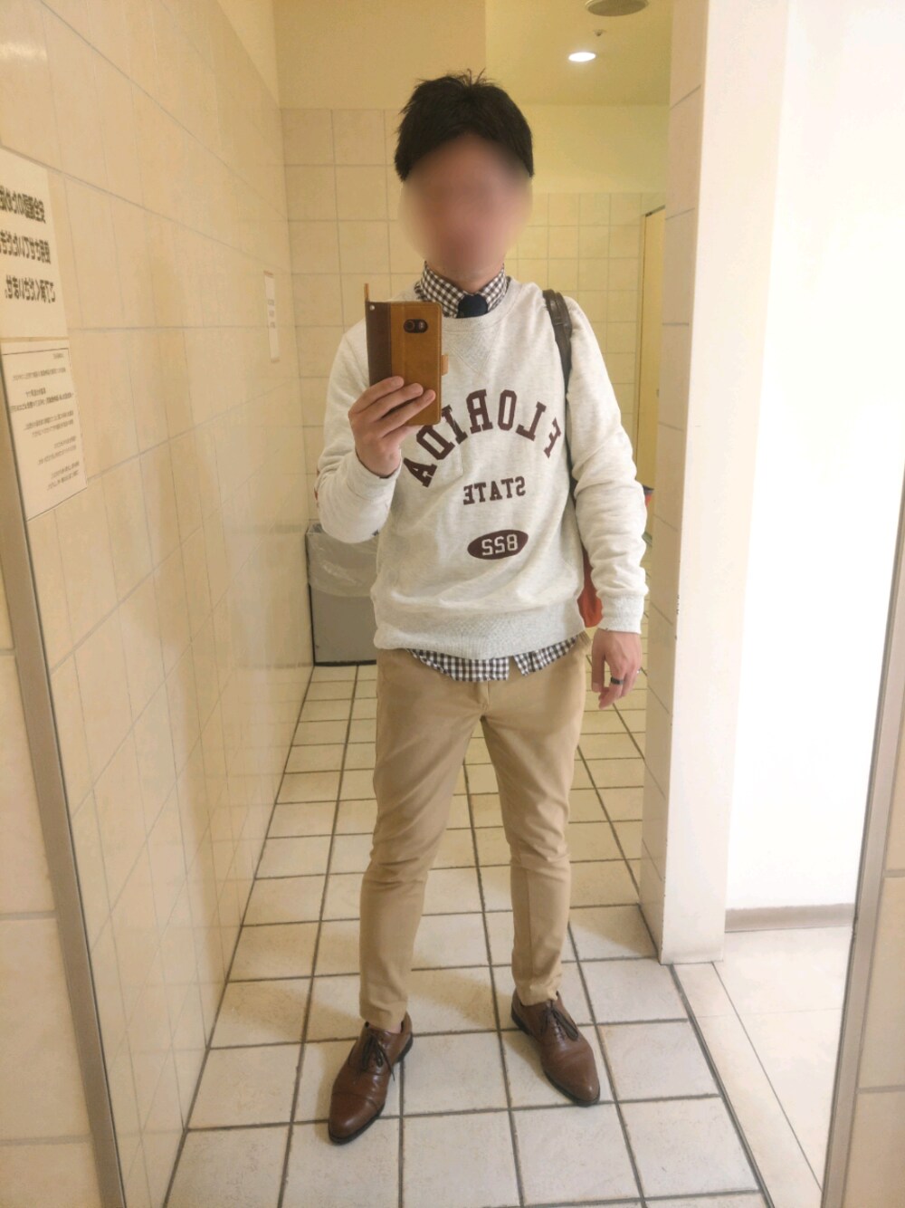 「春、平成最後、大人カジュアル、ネクタイ、タイドアップ、トラッド、おしゃれさんと繋がりたい、スウェット、オトナカジュアル、カジュアルコーデ」｜「Vital MONSIEUR NICOLEの『STREET JACK10月号掲載』ロゴ入りダメージスウェット（スウェット、ホワイト系）」を使った、Leonさん（メンズ・177cm）の春コーディネートの1枚目の写真