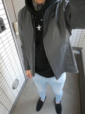 「AZUL by moussy（アズールバイマウジー）のアイテム（パーカー）」を使った、Leonさん（メンズ・177cm）の冬コーディネート