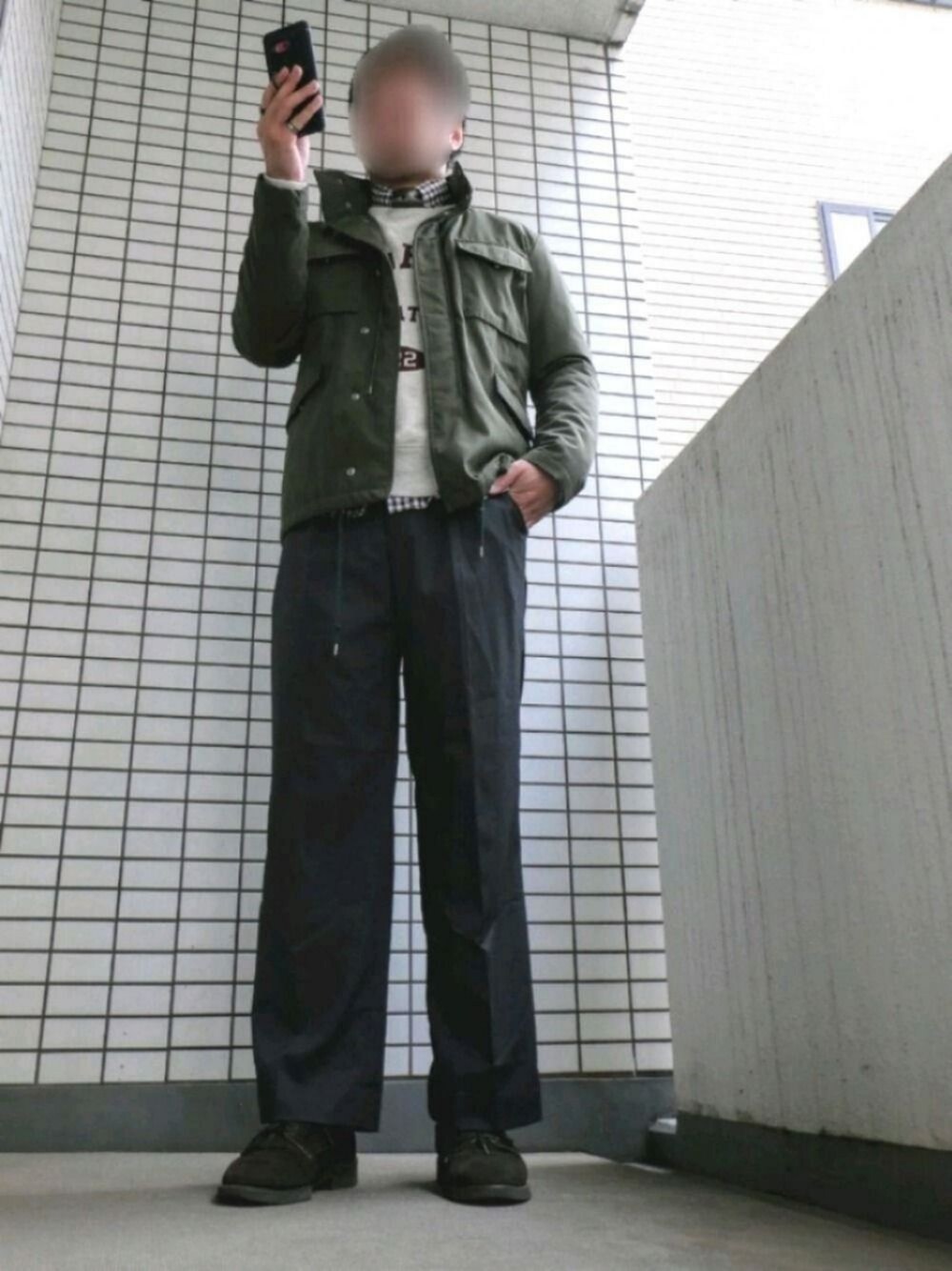 「休日スタイル、ワイドパンツ、ootd、冬、大人カジュアル、ネクタイ、タイドアップ、オトナカジュアル、GU、冬アウター着回しチャレンジ」｜「417 EDIFICEのWASHABLETIE COMMUTER ST（ネクタイ、グレー系）」を使った、Leonさん（メンズ・177cm）の冬コーディネートの1枚目の写真