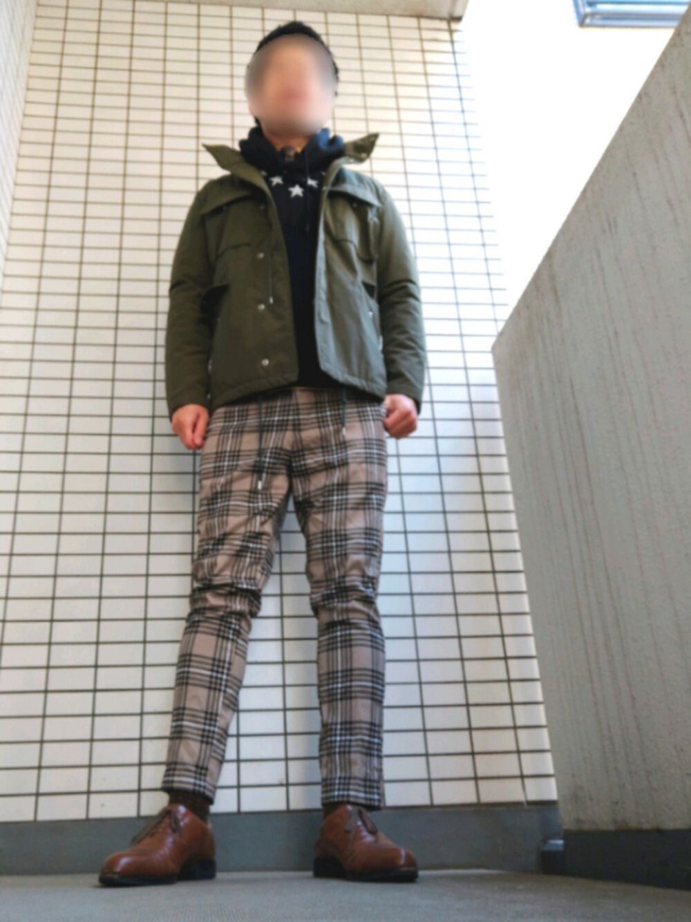 「休日スタイル、ootd、大人カジュアル、ネクタイ、タイドアップ、RAGEBLUE、革靴、チェック、スラックス」｜「417 EDIFICEのWASHABLETIE COMMUTER ST（ネクタイ、グレー系）」を使った、Leonさん（メンズ・177cm）の冬コーディネートの1枚目の写真