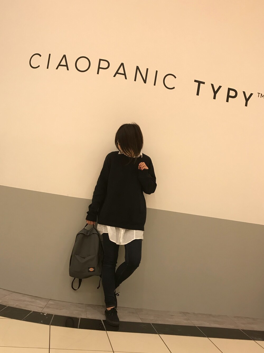 「シンプルコーデ、カジュアルコーデ、秋冬コーデ、オトナカジュアル、プチプラコーデ、ママコーデ、オーバーサイズ、通勤コーデ、リュック、着回しコーデ」｜「GUのアイテム（スウェット、ブラック系）」を使った、Manami さん（レディース・163cm）の秋コーディネートの1枚目の写真