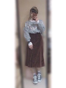 「ベロアスカート」｜「アイテム（腕時計）」を使った、愛海さん（レディース・153cm）の春コーディネート