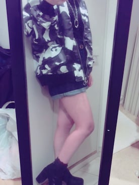 「迷彩柄」｜「アイテム（MA-1）」を使った、ゆっきーな ʚ♡ɞさん（レディース・155cm）の秋コーディネート