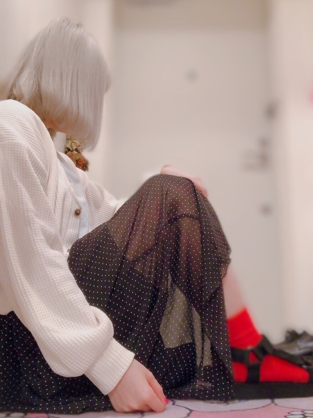 「ガーリー、オトナカジュアル、ロングスカート、おでかけ、ドット柄、サンダル、カジュアルダウン、WEGO」｜「WEGOのWEGO/ワッフルショートカーディガン（カーディガン/ボレロ、ホワイト系）」を使った、ゆっきーな ʚ♡ɞさん（レディース・155cm）の夏コーディネートの1枚目の写真