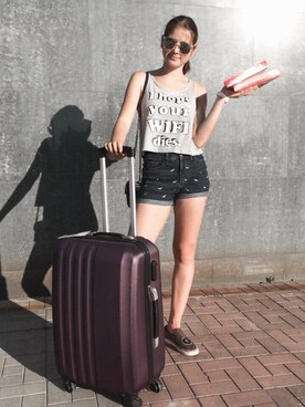 「RESERVED NOTEのアイテム」を使った、Kari Goldさん（レディース・173cm）の春コーディネート