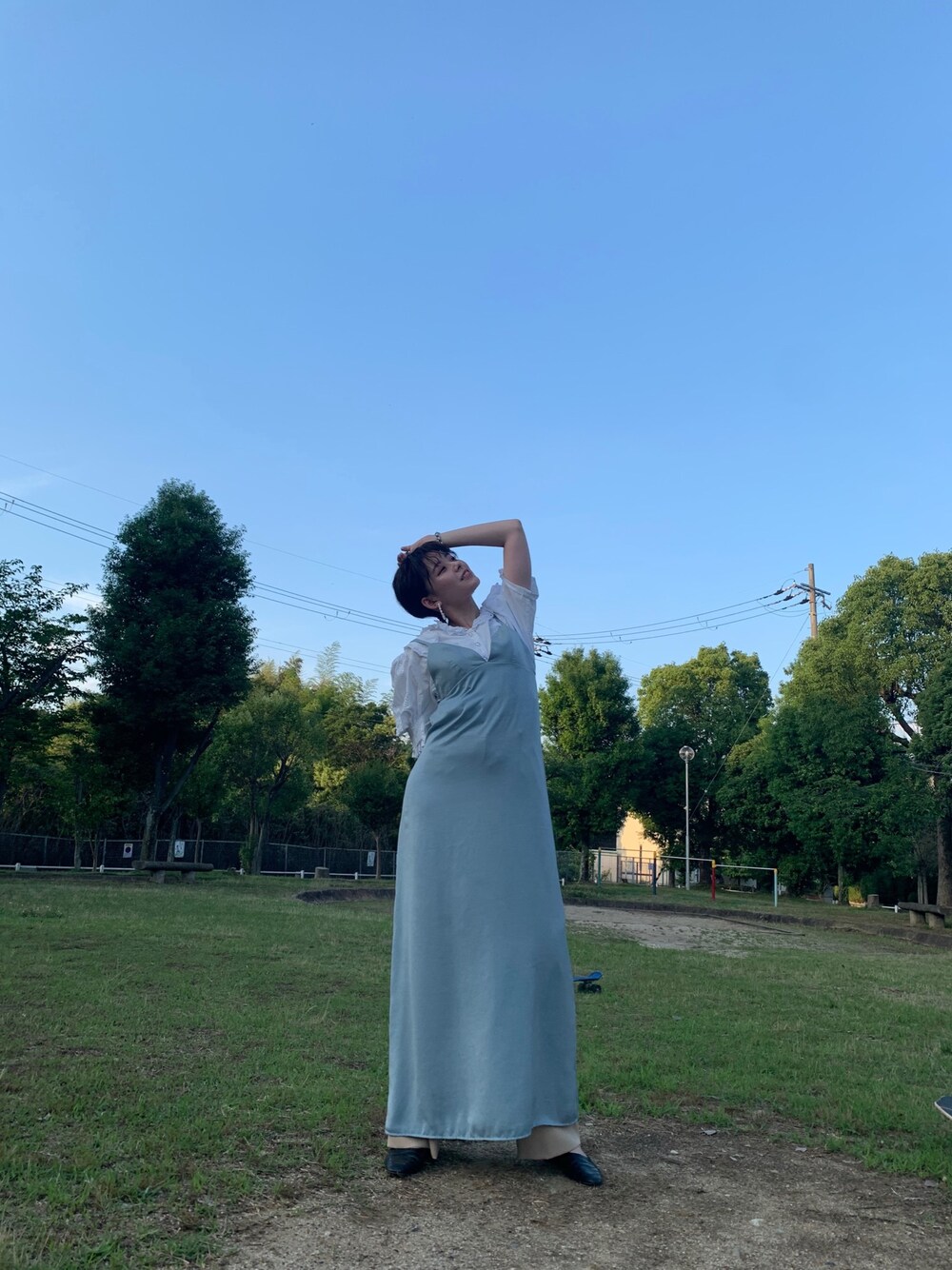 「ワンピース、ノースリーブワンピース、着回しコーデ、春コーデ、シャツスタイル、古着、古着MIX、おしゃれさんと繋がりたい、キレイめ、いいね、save、フォローお願いします🤑」｜「litmusのアイテム（ワンピース/ドレス、ブルー系）」を使った、mikupipi17さん（レディース・162cm）の夏コーディネートの1枚目の写真