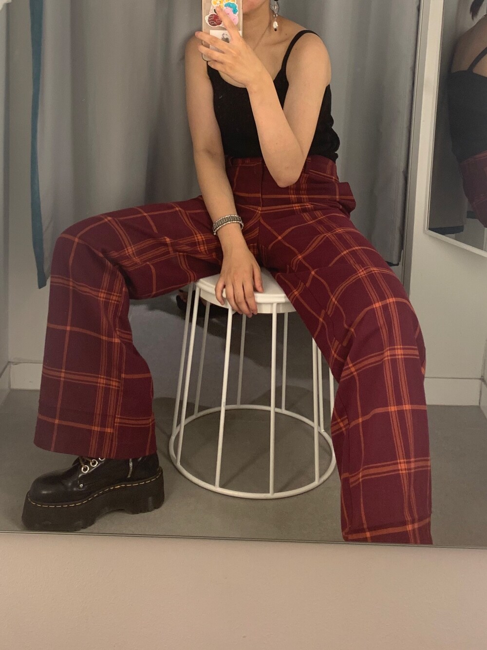 「タンクトップ、ノースリーブ、楽チンコーデ、シンプルコーデ、Dr.Martens、プチプラコーデ、夏コーデ、おしゃれさんと繋がりたい」｜「H&Mのアイテム（パンツ、レッド系）」を使った、mikupipi17さん（レディース・162cm）の夏コーディネートの1枚目の写真