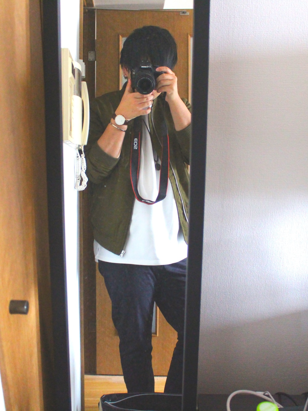 「JEANS MATEの【UNIIT】シャツ地MA-1（MA-1、グリーン系）」を使った、りつきさん（メンズ・169cm）の春コーディネートの1枚目の写真