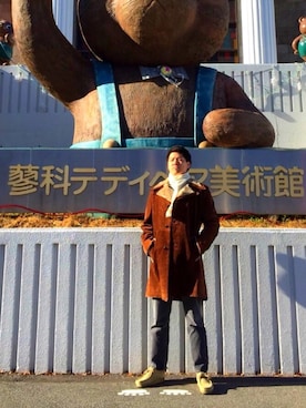 「Levi's」｜「アイテム（ムートンコート）」を使った、kaname motegiさん（メンズ・175cm）の冬コーディネート
