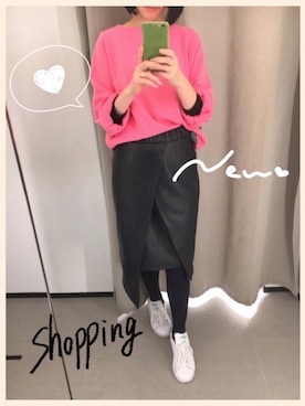 「黒×ピンク」｜「アイテム（スニーカー）」を使った、はるさん（レディース・159cm）の冬コーディネート