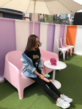 「カフェ」｜「アイテム（デニムジャケット）」を使った、kurikoさん（レディース・158cm）の夏コーディネート