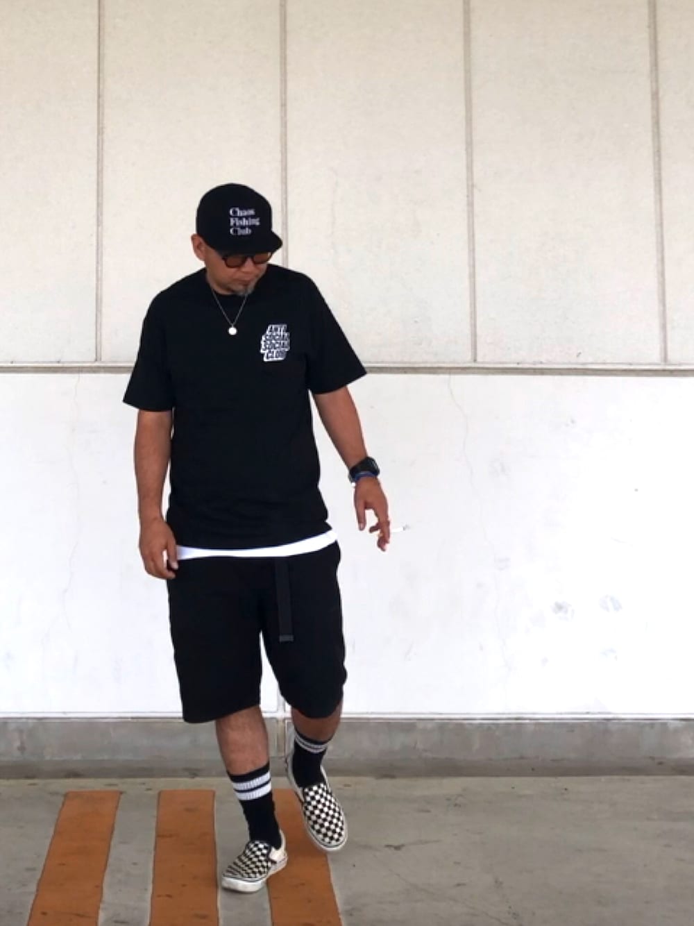 「キャップ、タンパンスタイル、モノトーン、ストリート、スケータースタイル、サングラス、chaosfishingclub、antisocialsocialclub、MAYK」｜「Chaos Fishing Clubのアイテム（キャップ、ブラック系）」を使った、＝＝トム＝＝さん（メンズ・174cm）の春コーディネートの1枚目の写真