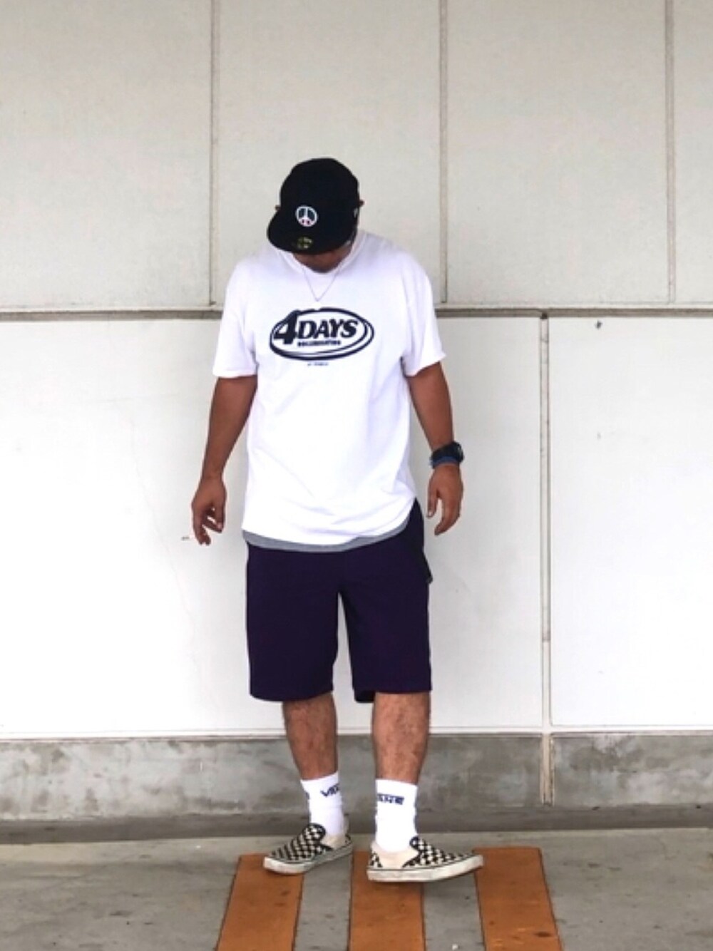「キャップ、ハーフパンツ、タンパンスタイル、パープル、ソックス、スリッポン、stussy、TENBOX、GU、VANS」｜「NEW ERAのPeace Sign New Era Cap（キャップ、ブラック系）」を使った、＝＝トム＝＝さん（メンズ・174cm）の夏コーディネートの1枚目の写真