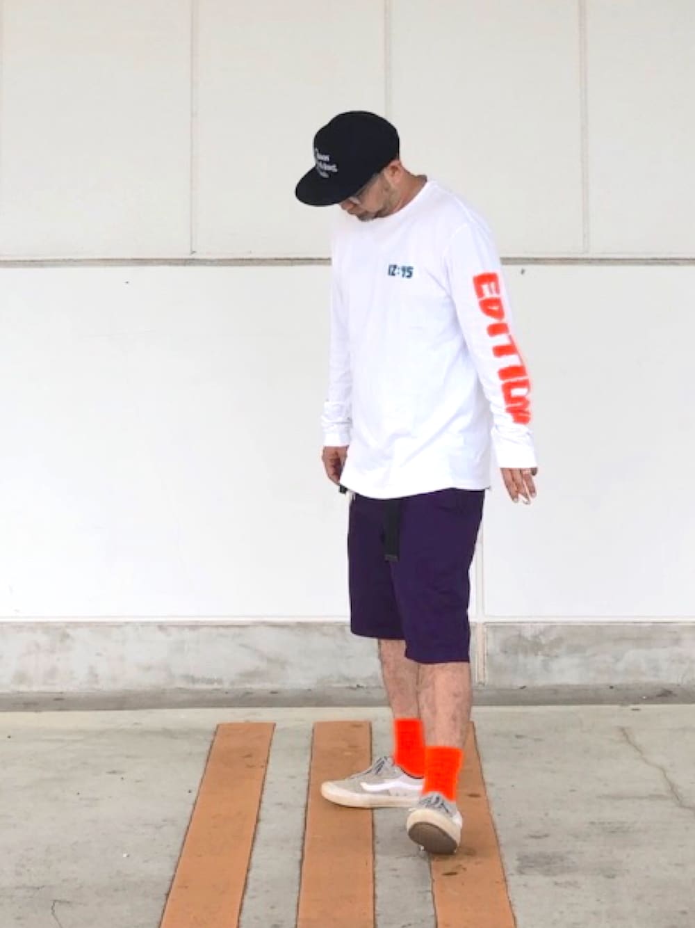「キャップ、オレンジ、タンパンスタイル、靴下、ソックス、ネオンカラー、chaosfishingclub、NUMBERS EDITION、VANS、BEAUTY&YOUTH UNITED ARROWS」｜「Chaos Fishing Clubのアイテム（キャップ、ブラック系）」を使った、＝＝トム＝＝さん（メンズ・174cm）の夏コーディネートの1枚目の写真