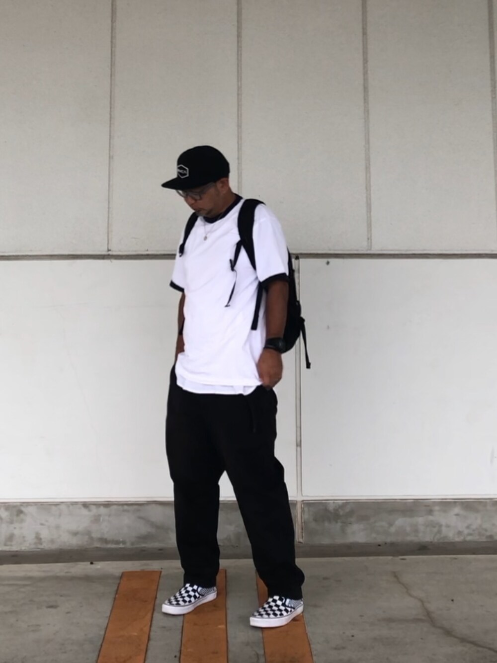 「モノトーン、リンガーTシャツ、夏終わる、金曜日、rvca、Revo.、UNIQLO、VANS、THE NORTH FACE、G-SHOCK」｜「RVCAのRVCA メンズ COMMONWEALTH III SB キャップ（キャップ、ブラック系）」を使った、＝＝トム＝＝さん（メンズ・174cm）の夏コーディネートの1枚目の写真