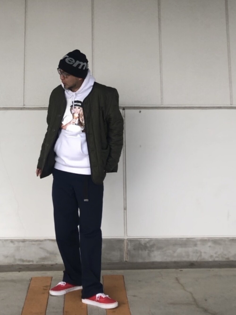 「冬アウター着回しチャレンジ、ラインジャケット、パーカー、チノパン、PRIVILEGE、stussy、supreme、REDKAP、VANS」｜「Supreme のアイテム（ニットキャップ/ビーニー、ブラック系）」を使った、＝＝トム＝＝さん（メンズ・174cm）の冬コーディネートの1枚目の写真