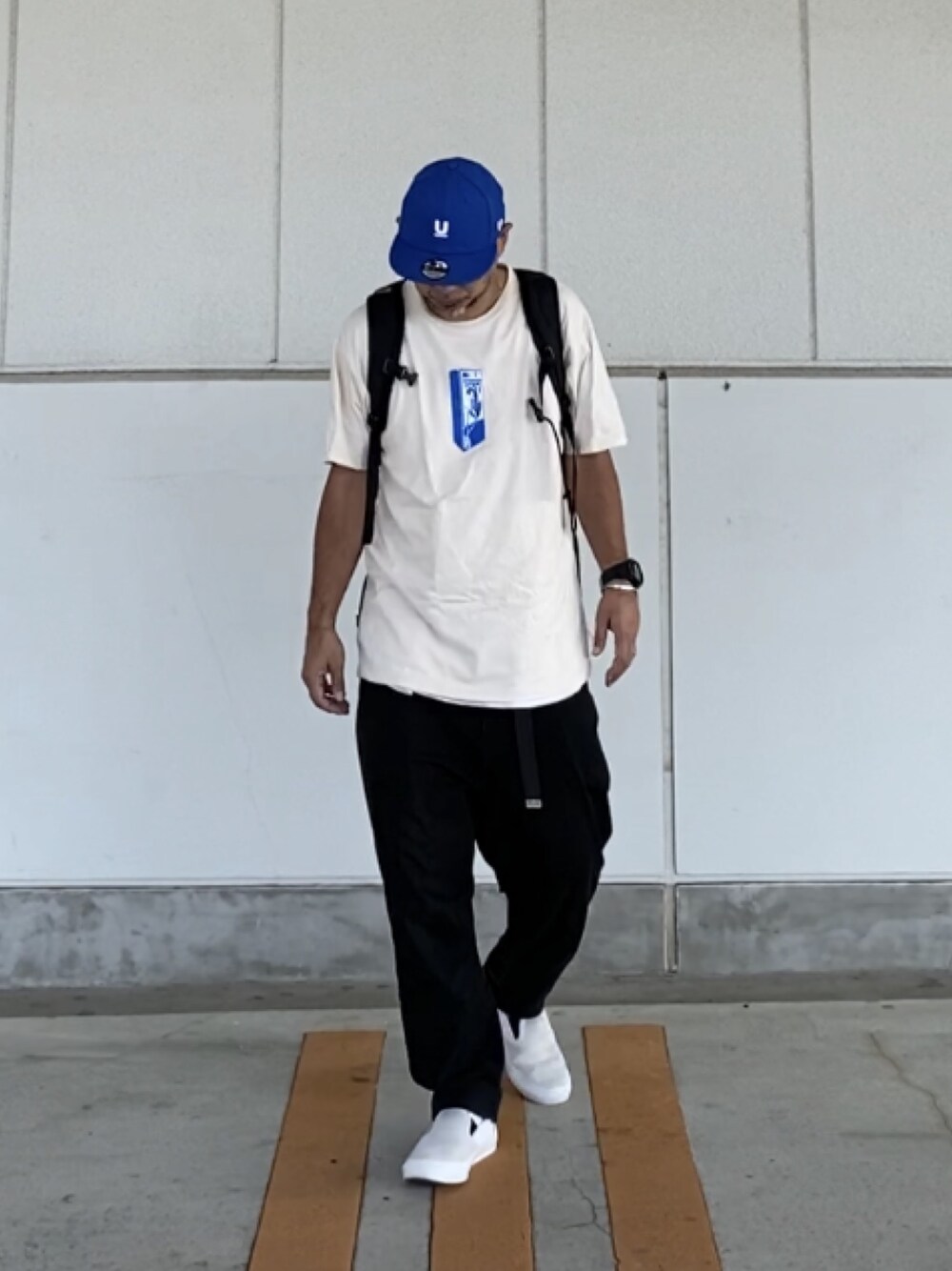 「Tシャツ、キャップ、ブルー、ストリート、スケータースタイル」｜「UNDERCOVERのMUU9H01-1（キャップ、ブルー系）」を使った、＝＝トム＝＝さん（メンズ・174cm）の夏コーディネートの1枚目の写真