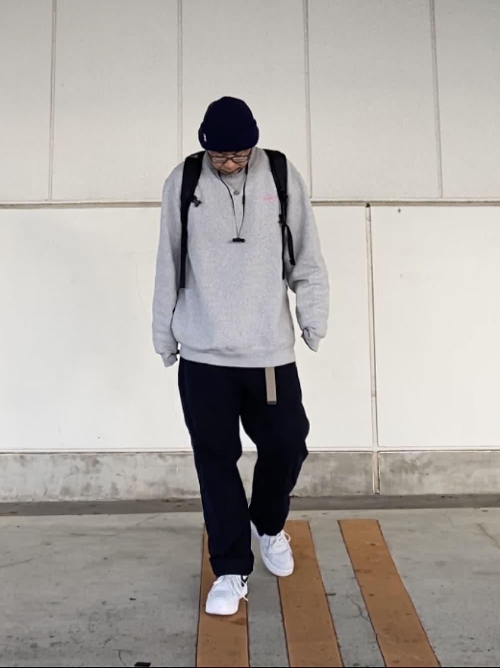 「ニット帽、スエット、クルーネック、ワークパンツ、AF1、have a good time、clumsy.pictures、carhartt、NIKE」｜「Have a good timeのアイテム（ニットキャップ/ビーニー、ブルー系）」を使った、＝＝トム＝＝さん（メンズ・174cm）の秋コーディネートの1枚目の写真
