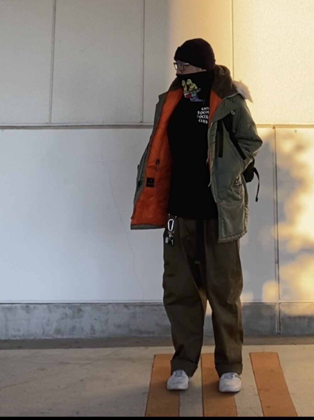 「年末WEAR感謝祭、ニット帽、N-3B、have a good time、antisocialsocialclub、nbnumeric、New Balance、ストリート」｜「Have a good timeのアイテム（ニットキャップ/ビーニー、ブルー系）」を使った、＝＝トム＝＝さん（メンズ・174cm）の冬コーディネートの1枚目の写真