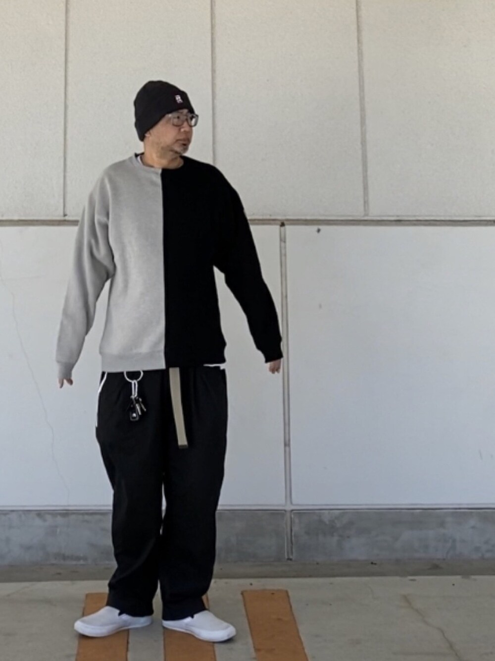 「ニット帽、スエット、バイカラー、have a good time、chari&co、10匣」｜「Have a good timeのアイテム（ニットキャップ/ビーニー、ブラック系）」を使った、＝＝トム＝＝さん（メンズ・174cm）の冬コーディネートの1枚目の写真