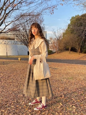 「スニーカーコーデ」｜「アイテム（オールインワン・サロペット）」を使った、ハヤシ　アンナさん（レディース・171cm）の秋コーディネート