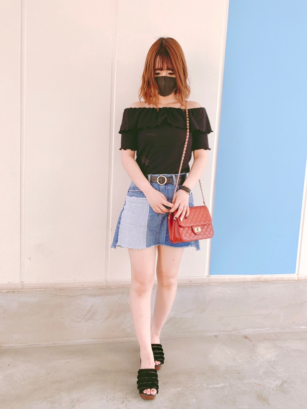 「シンプルコーデ、デニムスカート、オフショル、夏コーデ、休日スタイル、3色コーデ、おしゃれさんと繋がりたい、ootd、いいね返し、相互フォロー」｜「MOUSSYのMELLOW RIB OFF SHOULDER TOP（Tシャツ/カットソー、ブラック系）」を使った、Misakiさん（レディース・156cm）の夏コーディネートの1枚目の写真
