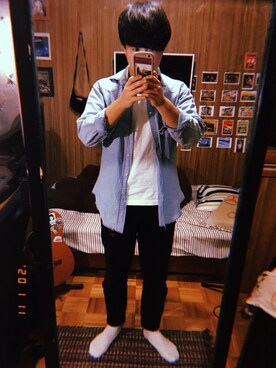 「UNIQLO（ユニクロ）のMEN ストレッチスキニーフィットカラージーンズ（デニムパンツ、ブラック系）」を使った、りょうたさん（メンズ・170cm）の冬コーディネート