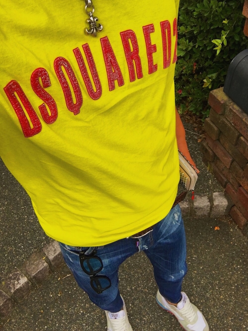 「夏コーデ、DSQUARED2、シンプルコーデ、Chrome Hearts、Christian Louboutin、Atlantic STARS、ハイトーンカラー、大人カジュアル、いいね、save、フォローお願いします🤑、フォローミー」｜「DSQUARED2のアイテム（Tシャツ/カットソー、イエロー系）」を使った、HEROさん（メンズ・176cm）の夏コーディネートの1枚目の写真