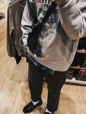 「Guess（ゲス）のアイテム（バッグ）」を使った、Makuさん（メンズ・172cm）の秋コーディネート