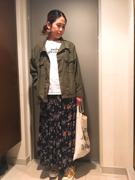「MEDE19F（メデジュウキュウ）のアイテム（ミリタリージャケット）」を使った、YOSHIさん（レディース・166cm）の春コーディネート