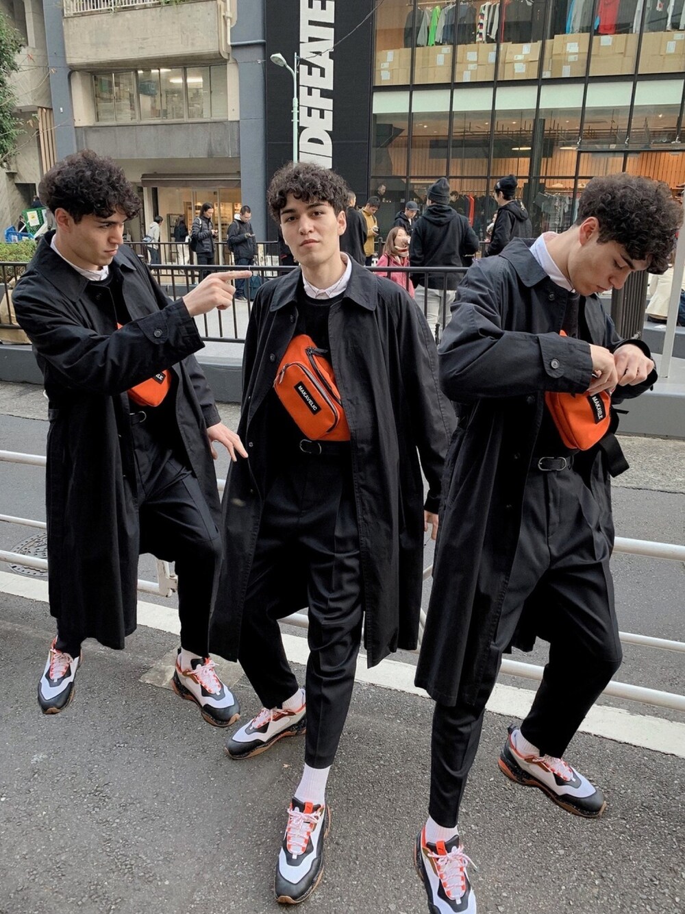「秋のコーデ、ブラック、MAKAVELIC、hugo、HUGO×ZOZO、Bershka、PUMA、オレンジ」｜「MAKAVELICの【MAKAVELIC】TRUCKS CRESCENT WAISTBAG（ボディバッグ/ウエストポーチ、オレンジ系）」を使った、kenjibutadamさん（メンズ・188cm）の冬コーディネートの1枚目の写真