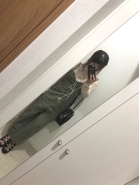 「カーキ色」｜「アイテム（ブラック系）」を使った、하루카さん（レディース・147cm）の春コーディネート
