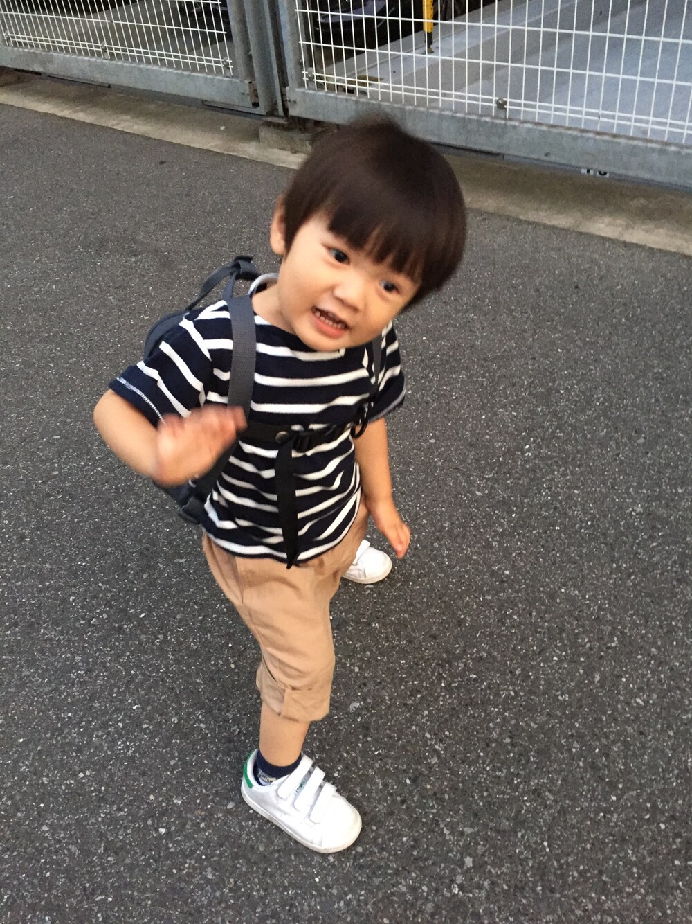 「夏セールで買いました、キッズファッション、プティマイン、ボーダートップス、マーキーズ、チノパンツ」｜「petit mainの変形ボーダー半袖Tシャツ（Tシャツ/カットソー、ブルー系）」を使った、ゆうせい☆そうすけさん（キッズ・90cm）の夏コーディネートの1枚目の写真