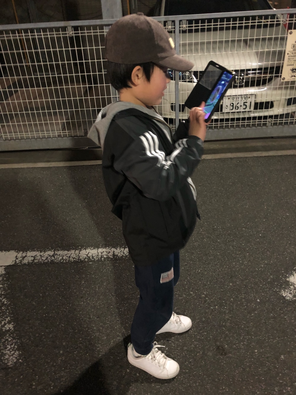 「スポーティ、ポケモンGO、アディダス、チャンピオン、LEE」｜「BREEZEのChampion(チャンピオン)コラボパーカーb（パーカー、グレー系）」を使った、ゆうせい☆そうすけさん（キッズ・120cm）の春コーディネートの1枚目の写真