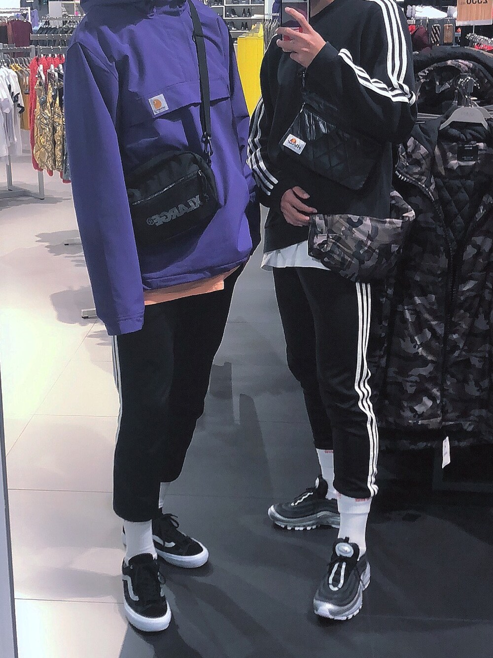 「韓国ファッション、AIRMAX97、#ootd、adidas originals、#supreme、carhartt、XLARGE、VANS」｜「Carharttのアイテム（ジャケット/アウター、パープル系）」を使った、소이치로 さん（メンズ・182cm）の冬コーディネートの1枚目の写真