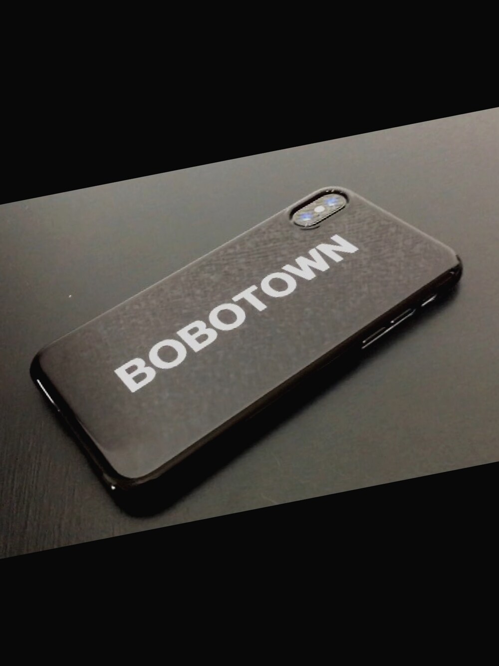 「iPhoneケース、携帯カバー、携帯ケース、アクセサリー、プチプラコーデ、春コーデ、オトナカジュアル、オーバーサイズ、ブラック、ストリート」｜「BOBOTOWNのアイテム（スマホグッズ、ブラック系）」を使った、BOBOTOWNさん（メンズ・170cm）の春コーディネートの1枚目の写真