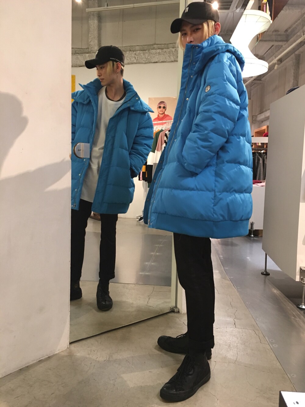 「スニーカー、ビッグシルエット、ダウンジャケット、スラックス、オーバーサイズ、冬、little sunny bite、秋コーデ、WHITELAND BLACKBURN、LSB」｜「WHITELANDのWHITELAND/ホワイトランド/SideSlit L/S T-Shirts（Tシャツ/カットソー、ホワイト系）」を使った、𝐊𝐚𝐢𝐭𝐨さん（メンズ・180cm）の秋コーディネートの1枚目の写真
